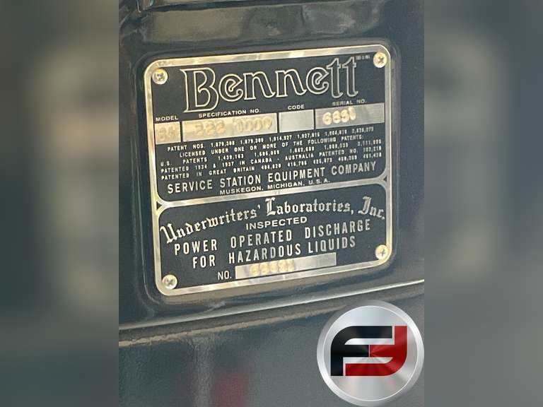 TEXACO FIRE CHIEF BENNETT MODEL 646 GAS PUMP WITH GLOBE