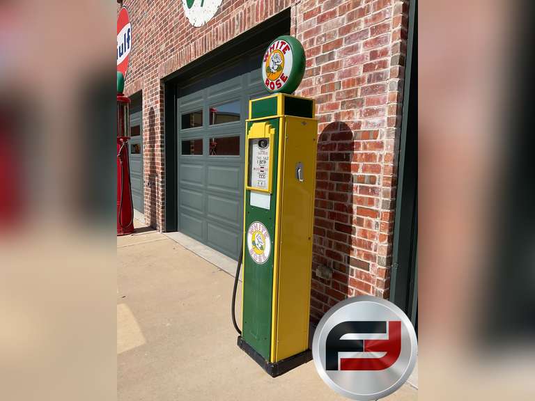 WHITE ROSE GILBARCO GAS PUMP WITH GLOBE