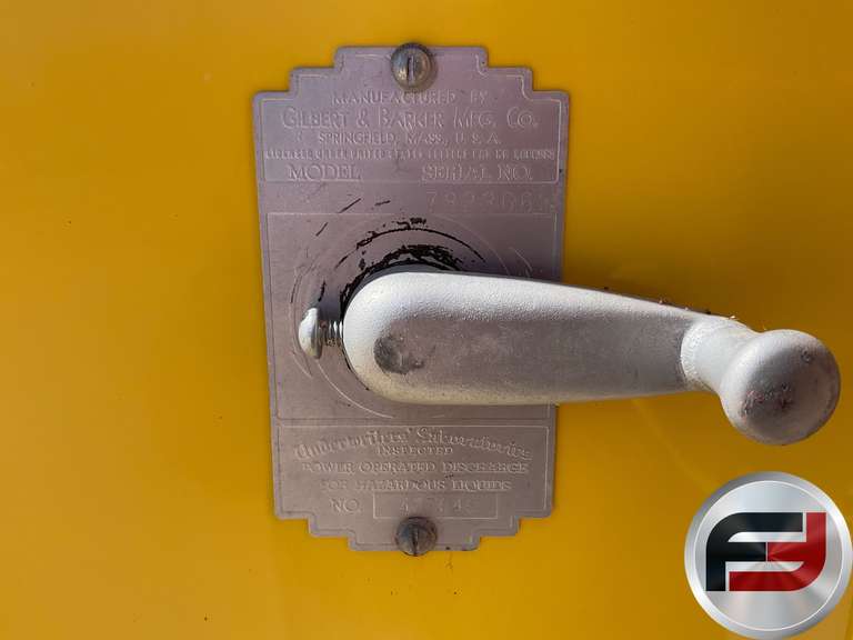 WHITE ROSE GILBARCO GAS PUMP WITH GLOBE