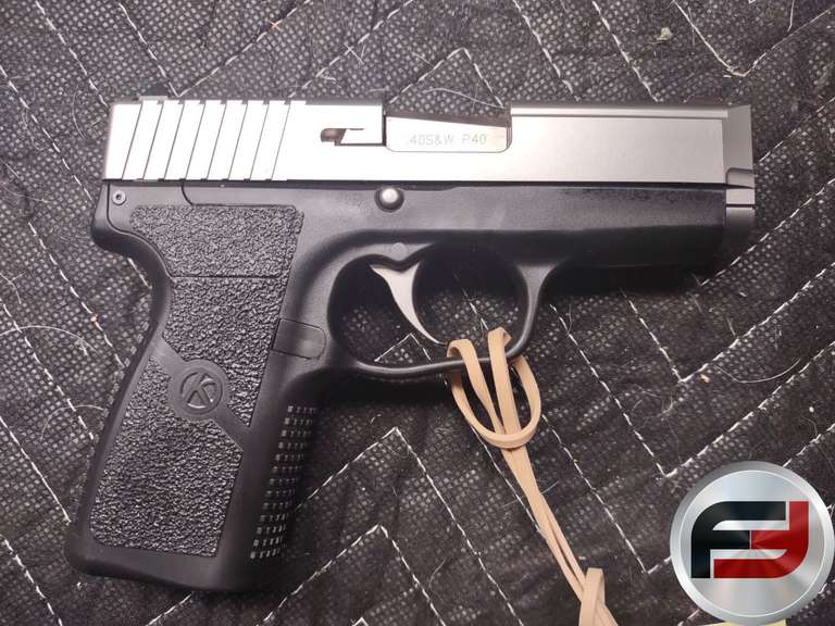 KAHR ARMS MODEL P40 .40 SMITH & WESSON SN: FA3724