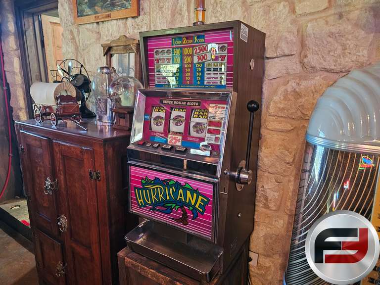 IGT MODEL B-4033-CT ENTERTAINMENT MACHINE