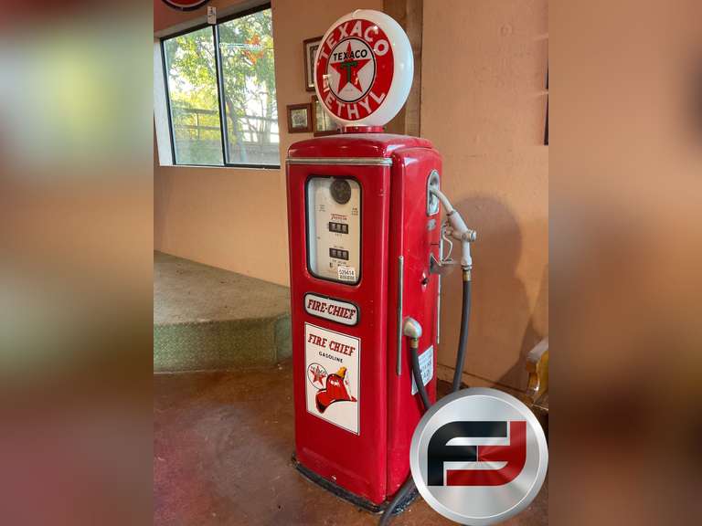 TEXACO TOKHEIM MODEL 39 GAS PUMP WITH GLOBE, **SMALL GLASS