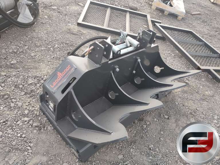 UNUSED 2025 LANDHONOR FW-13-15000G 44 INCH 15,000LBS FORESTRY WINCH