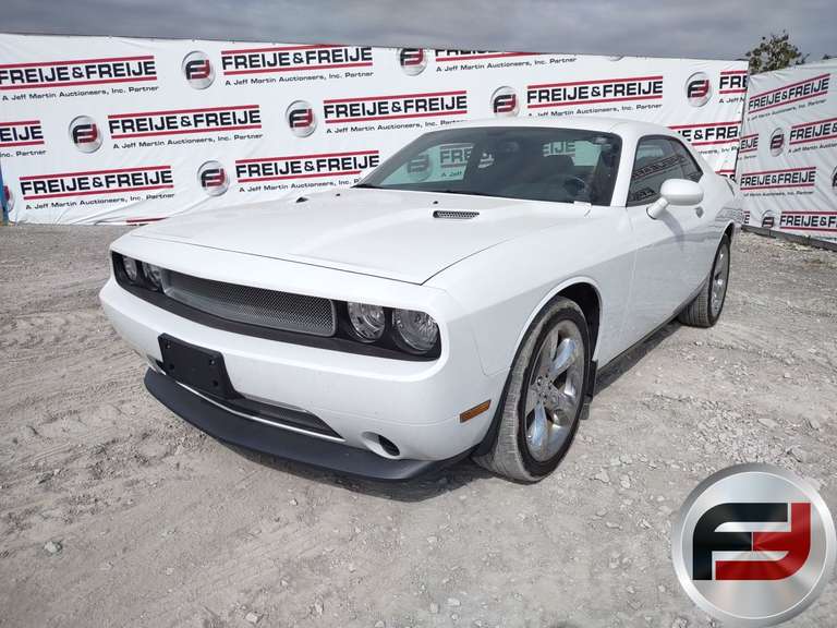 2014 DODGE CHALLENGER VIN: 2C3CDYAGXEH136851 2WD