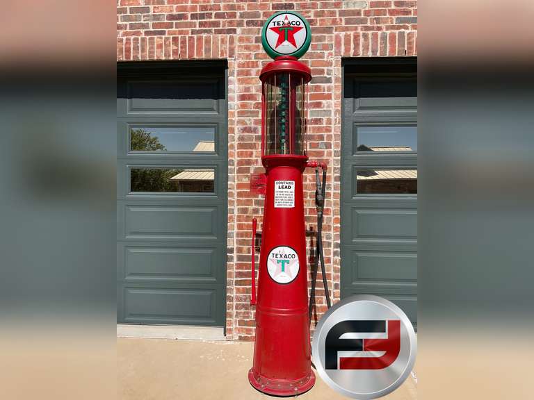 TEXACO GILBERT & BAKER VISIBLE GAS PUMP WITH GLASS ND