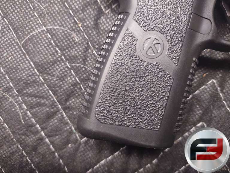 KAHR ARMS MODEL P40 .40 SMITH & WESSON SN: FA3724