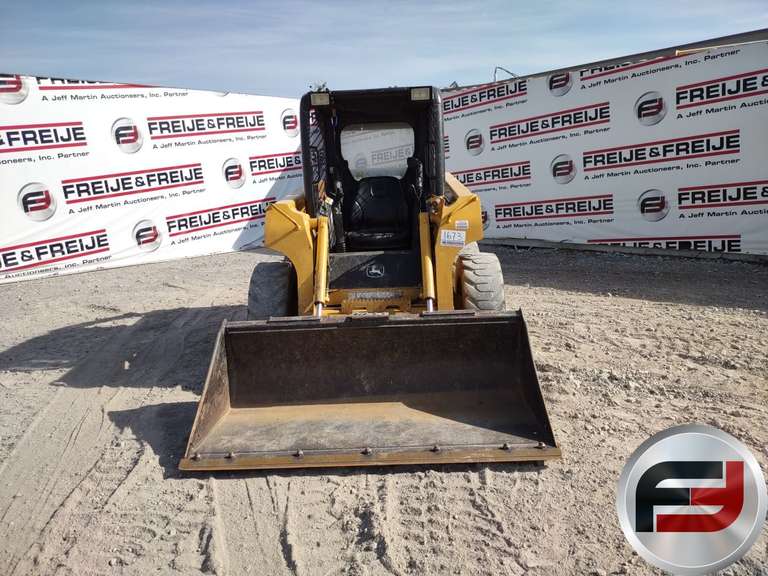 2004 JOHN DEERE 240 SERIESII SKID STEER LOADER SN: T0024OA927990