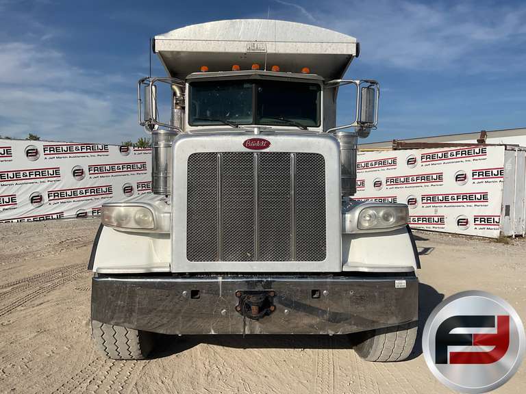 2016 PETERBILT 367 QUAD AXLE DUMP TRUCK VIN: 2NPTL40X2GM299036