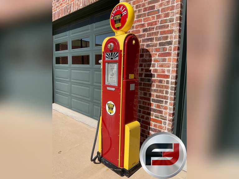SINCLAIR ETHYL WAYNE GAS PUMP WITH GLOBE