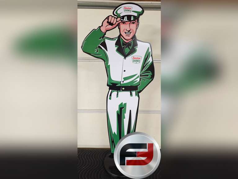 SINCLAIR SERVICE ATTENDANT, 22" X 49"