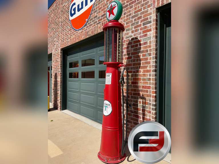 TEXACO GILBERT & BAKER VISIBLE GAS PUMP WITH GLASS ND