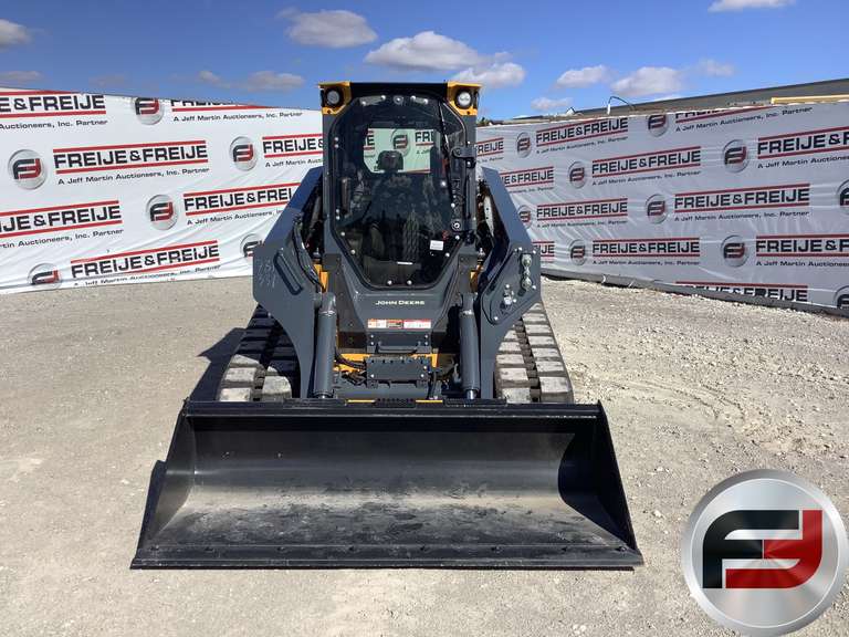 2025 JOHN DEERE 333P MULTI TERRAIN LOADER SN: 1T0333PAASFD10547