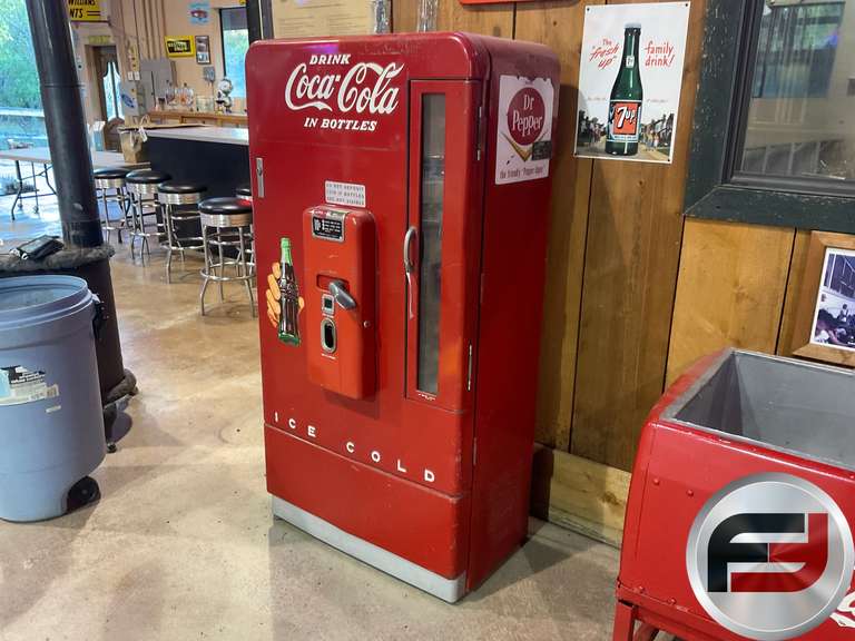 COCA-COLA BOTTLE VENDO MACHINE
