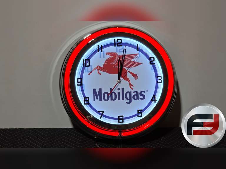 MOBILGAS NEON CLOCK, 18"