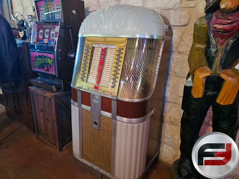 ANTIQUE AMI MODEL B JUKE BOX