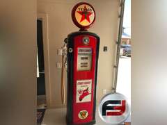 TEXACO FIRE CHIEF BENNETT MODEL 646 GAS PUMP WITH GLOBE