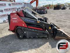 TORO TXL2000 STAND ON MULTI TERRAIN LOADER SN: 404455832