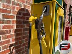 WHITE ROSE GILBARCO GAS PUMP WITH GLOBE