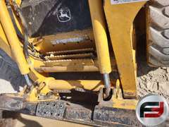 2004 JOHN DEERE 240 SERIESII SKID STEER LOADER SN: T0024OA927990