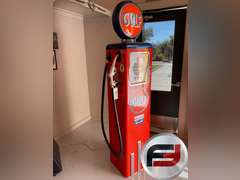 GULF REPLICA GAS PUMP WITH GLOBE