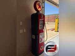 TEXACO FIRE CHIEF BENNETT MODEL 646 GAS PUMP WITH GLOBE