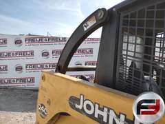 2004 JOHN DEERE 240 SERIESII SKID STEER LOADER SN: T0024OA927990