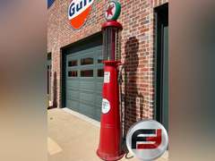TEXACO GILBERT & BAKER VISIBLE GAS PUMP WITH GLASS ND