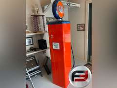 GULF REPLICA GAS PUMP WITH GLOBE