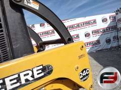 2004 JOHN DEERE 240 SERIESII SKID STEER LOADER SN: T0024OA927990