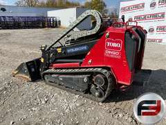 TORO TXL2000 STAND ON MULTI TERRAIN LOADER SN: 404455832