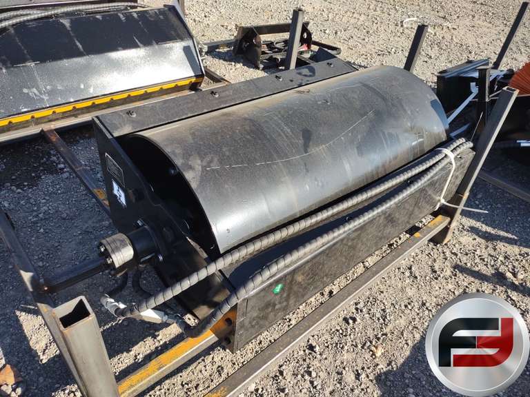 UNUSED 2025 GIYI GY-VR39 39 INCH VIBRATORY ROLLER