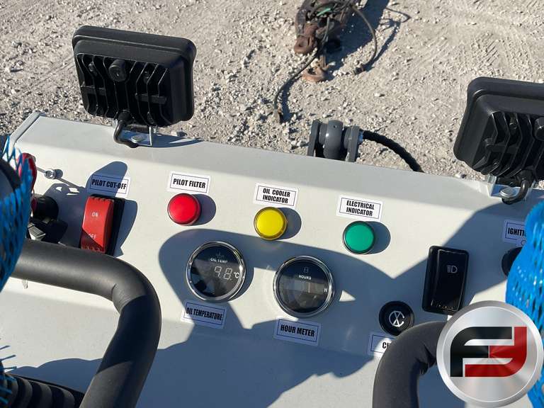 UNUSED 2025 PC ST28H-6 STAND ON MULTI TERRAIN LOADER