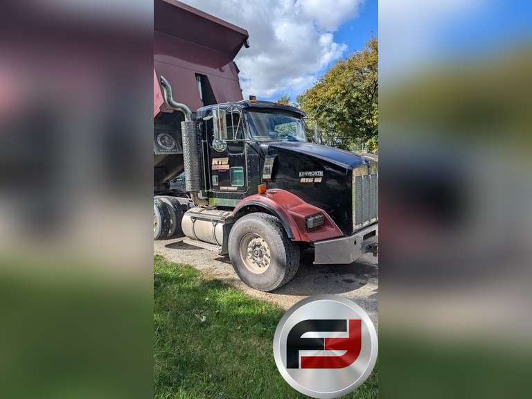 TRI AXLE DUMP TRUCK VIN: 1NKDLUOX82J898131