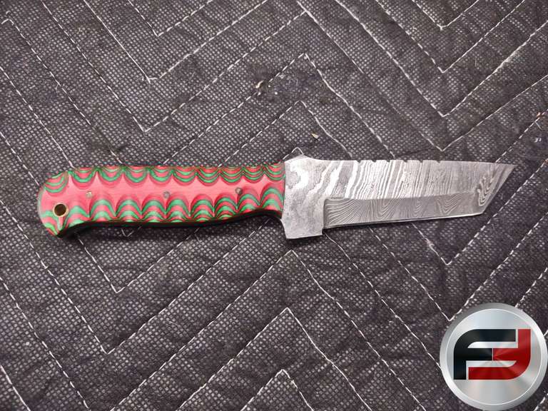 APPROX. 9-INCH DAMASCUS STEEL KNIFE FEATURING A MULTICOLORED RESIN HANDLE