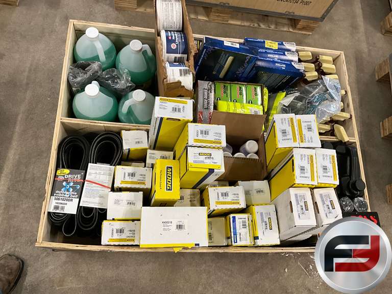 PALLET OF MISC AUTOMOTIVE PARTS,CLEANERS,POLISHES,FILTERS