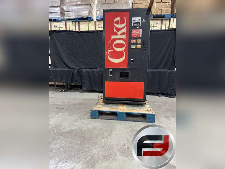 COCA-COLA VENDING MACHINE, NO RESERVE