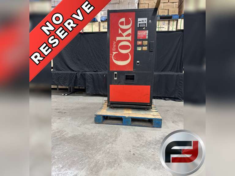 COCA-COLA VENDING MACHINE, NO RESERVE