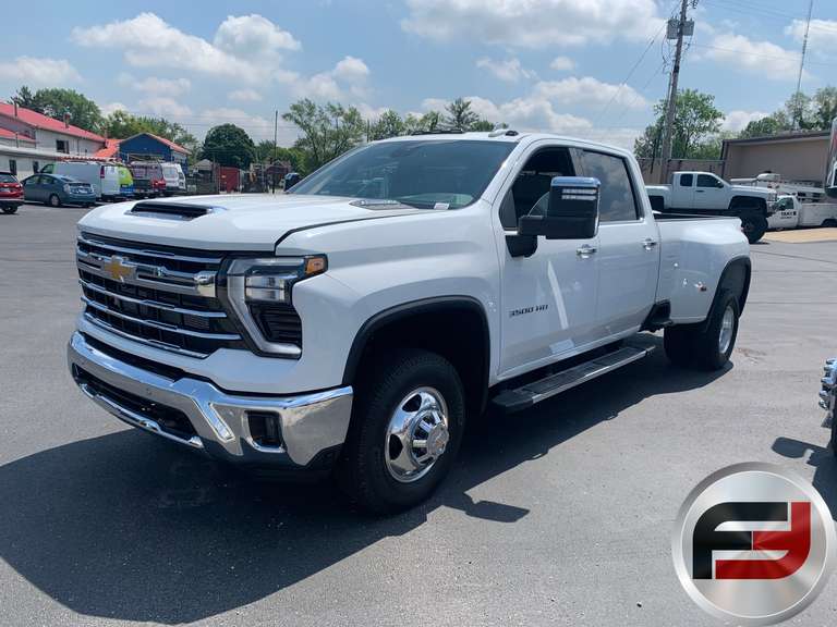 2024 CHEVROLET SILVERADO HD LTZ CREW CAB 4X4 PICKUP VIN: 1GC4YUEY4RF210658