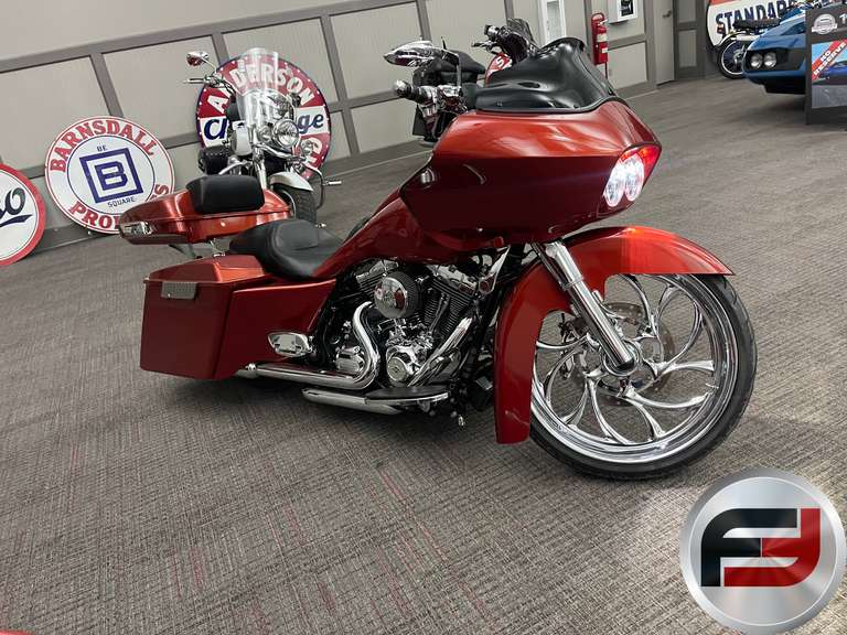 2013 HARLEY-DAVIDSON ROAD GLIDE CUSTOM MOTORCYCLE VIN: 1HD1KHM10DB669054