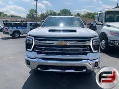 2024 CHEVROLET SILVERADO HD LTZ CREW CAB 4X4 PICKUP VIN: 1GC4YUEY4RF210658