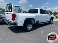 2024 CHEVROLET SILVERADO HD LTZ CREW CAB 4X4 PICKUP VIN: 1GC4YUEY4RF210658