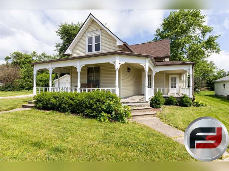 206 W WALL ST. ADVANCE, INDIANA 46102, EXPERIENCE THE CHARM