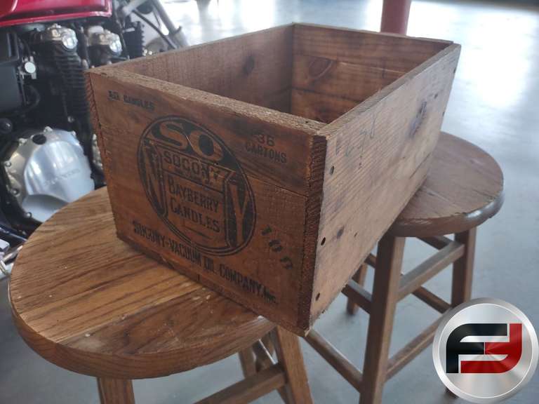 VINTAGE SOCONY BAYBERRY CANDLES WOODEN CRATE AND FORD CLOCK
