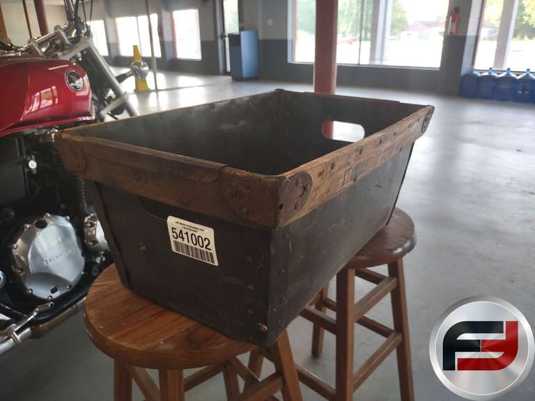 VINTAGE STANDARD OIL OF INDIANA BASKET CARRIER