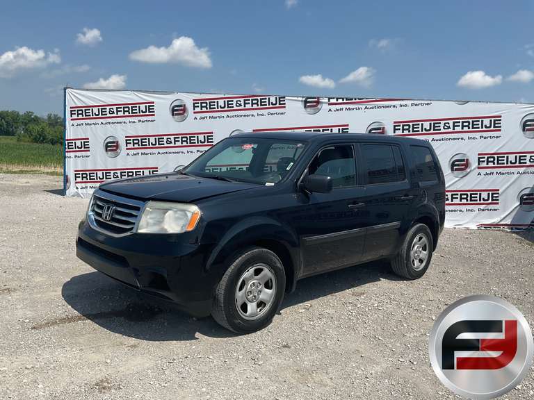 2015 HONDA PILOT VIN: 5FNYF4H24FB015979 4WD