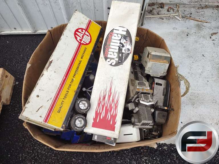 BOX OF DICAST WRECKERS , CARS