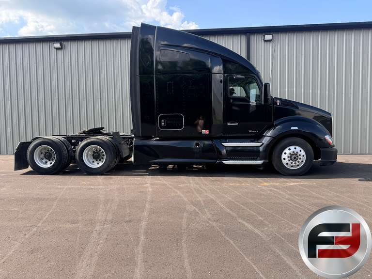 2018 KENWORTH T680 TANDEM AXLE TRUCK TRACTOR VIN: 1XKYD49X9JJ182392