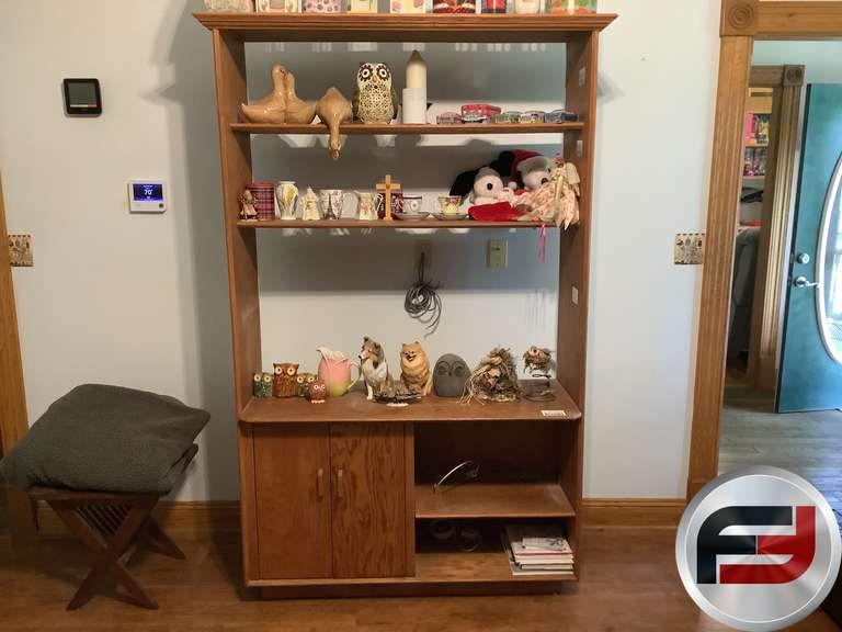 WOODEN ENTERTAINMENT STAND NO CONTENTS