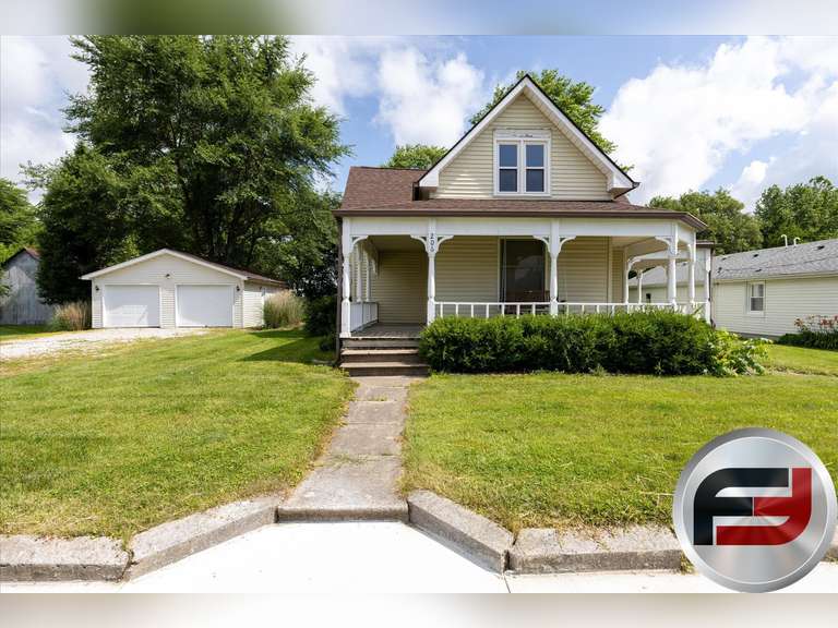 206 W WALL ST. ADVANCE, INDIANA 46102, EXPERIENCE THE CHARM