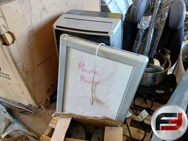 PALLET OF LIGHTED SIGN DE HUMIDIFIER BOX OF FREE WEIGHTS